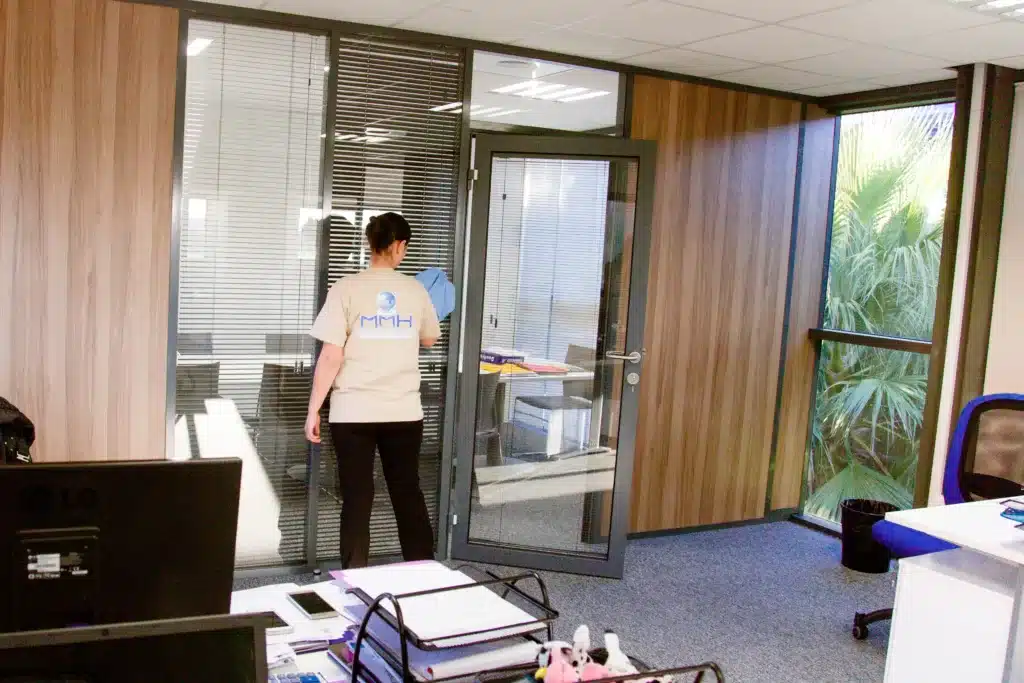 MMH Propreté - Entreprise de nettoyage professionnel de vitres